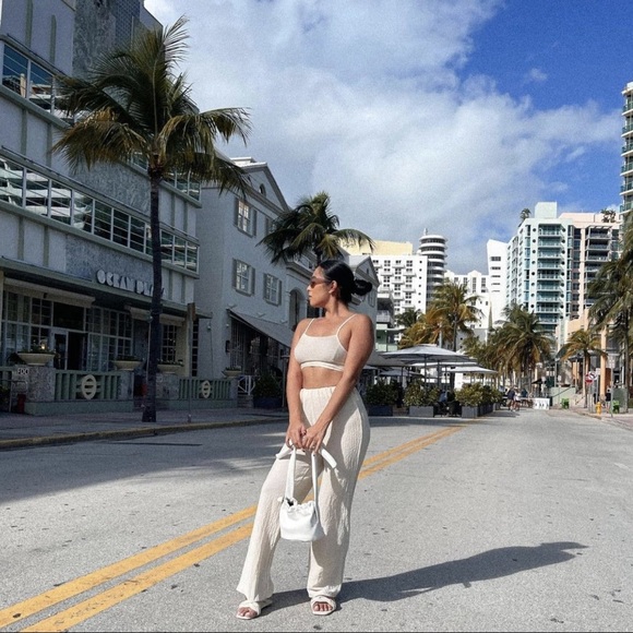 TRESLUX White Drawstring Crossbody/ Handbag - Picture 3 of 6